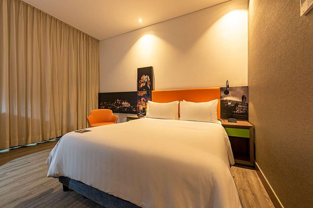 Hampton By Hilton Cartagena Hotel Room photo